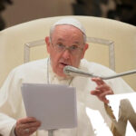 Papa Francisco es llevado al hospital en Roma